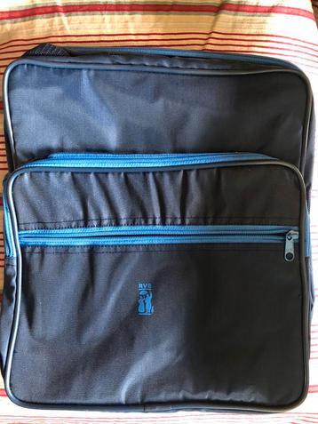 Nieuwe rugzak, 4 afdelingen. Ongebruikt.Voor de kleintjes beschikbaar voor biedingen