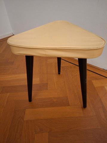 Vintage driehoekige kruk bijzettafel mid century jaren 50 60