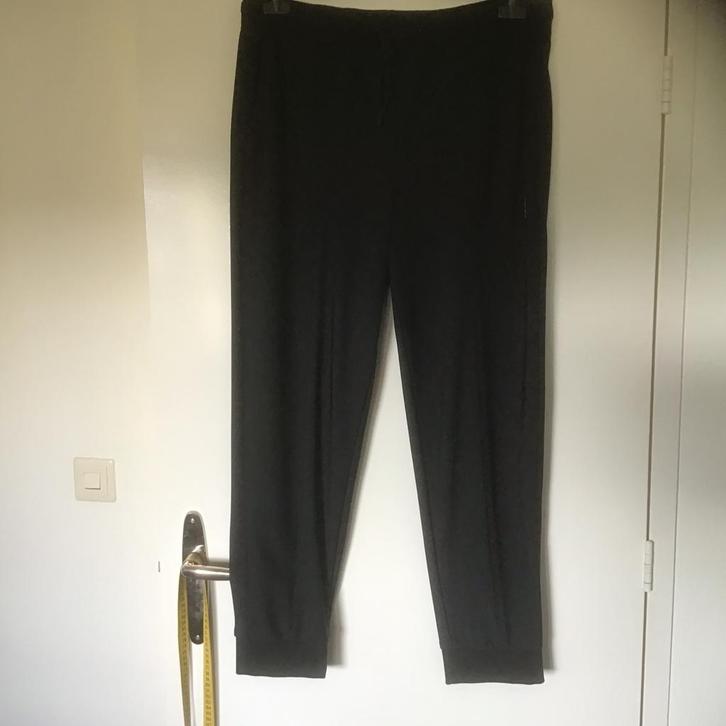NIEUWE ZWARTE BROEK VAN MARCCAIN MAAT 6 (42/44), Kleding | Dames, Broeken en Pantalons, Nieuw, Maat 42/44 (L), Zwart, Lang, Ophalen of Verzenden