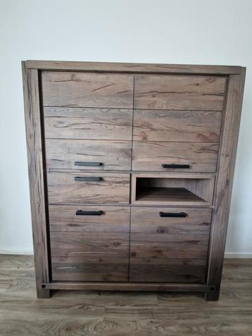 Massief Wild Eiken Kasten Set met LED Verlichting beschikbaar voor biedingen