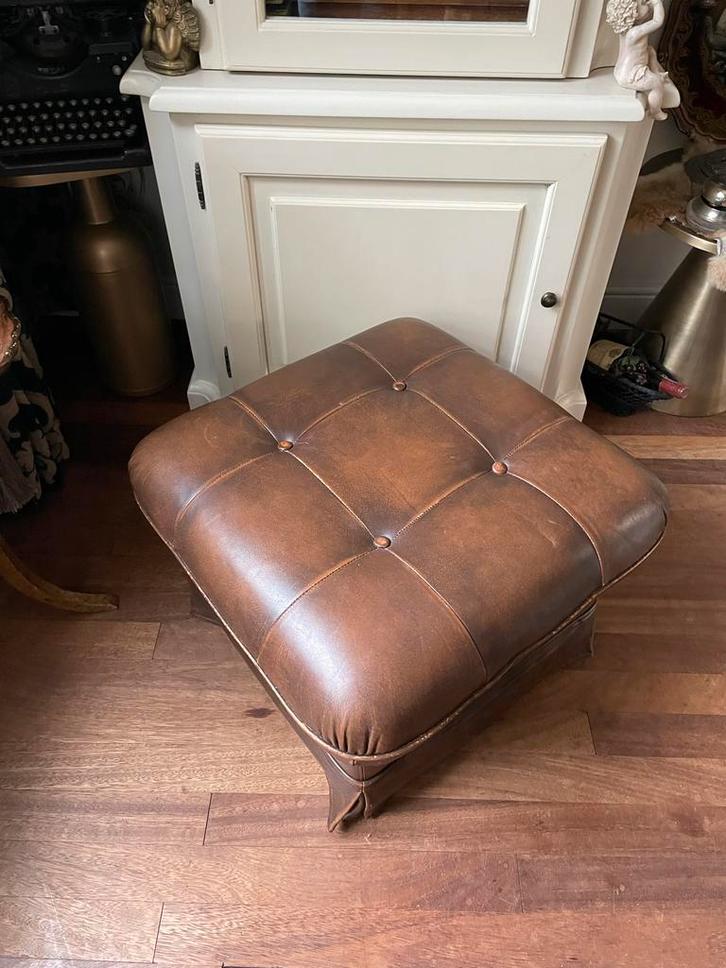 Leren Chesterfield Voetenbank / Poef, Antiek en Kunst, Antiek | Meubels | Stoelen en Banken, Ophalen of Verzenden