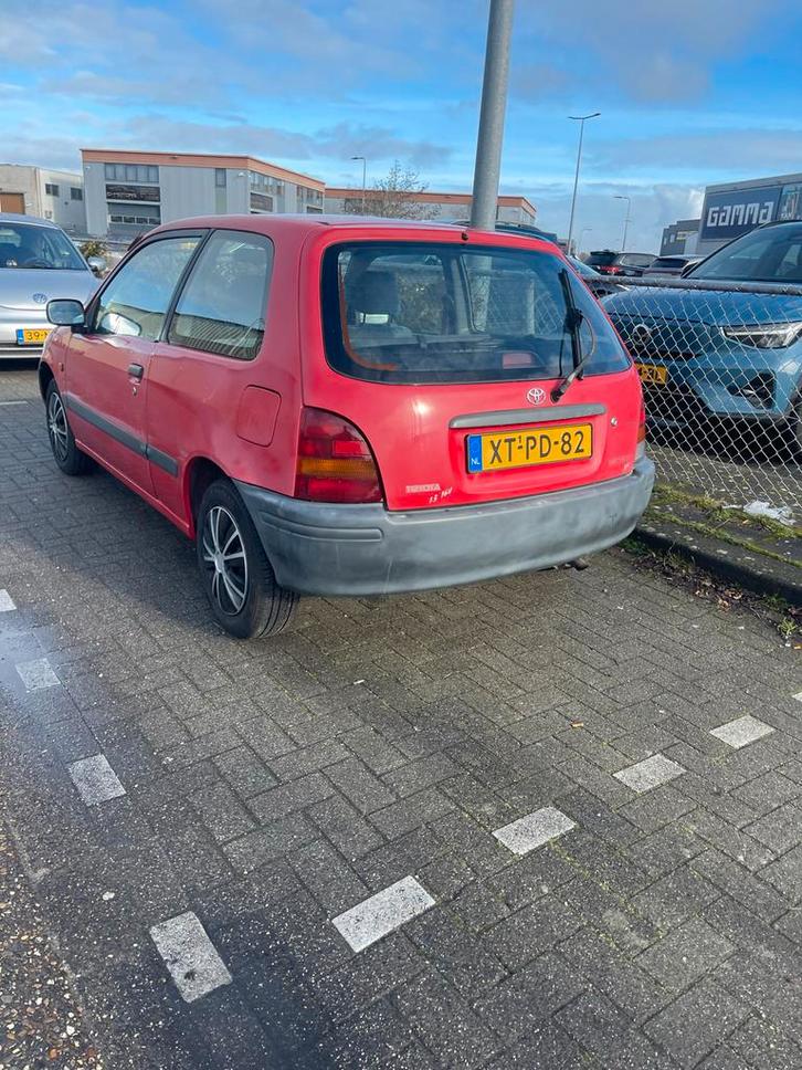 Toyota Starlet 1.3 16V 1999 Rood, Auto's, Toyota, Particulier, Starlet, Benzine, Hatchback, Handgeschakeld, Origineel Nederlands