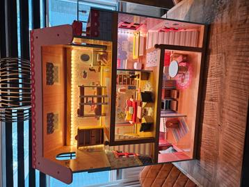 houten poppenhuis. beschikbaar voor biedingen