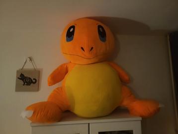 Grote Charmander knuffel beschikbaar voor biedingen