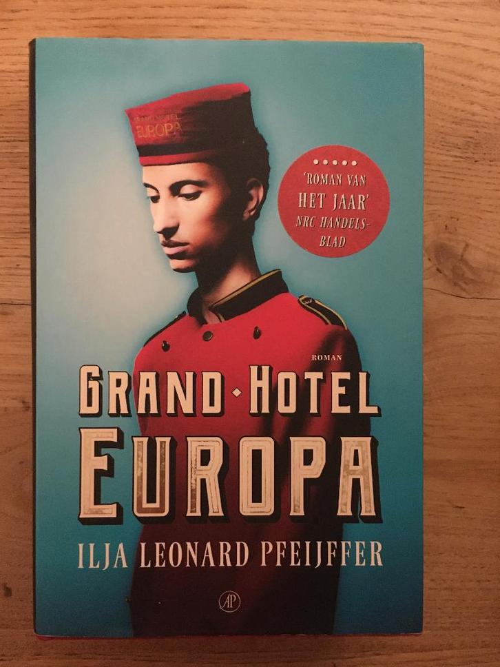 Grand hotel Europa, 	Ilja Leonard Pfeijffer, 	18, Boeken, Literatuur, Zo goed als nieuw, Ophalen of Verzenden