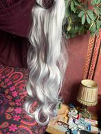 Nieuw grijs krullend synthetisch haarstuk  nu voor 14,99€, Ophalen of Verzenden, Nieuw, Pruik of Haarverlenging