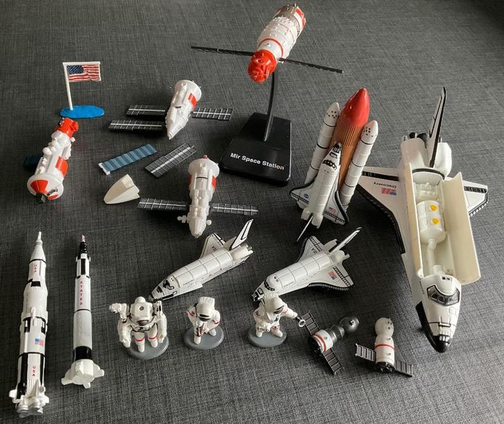 Space Shuttle - Space Voyagers + meer 2000/2005 Ruimtevaart, Verzamelen, Luchtvaart en Vliegtuigspotten, Gebruikt, Schaalmodel