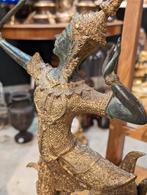 Oosters bronzen beeld vorige eeuw. 44 hoog. €145., Antiek en Kunst, Kunst | Niet-Westerse kunst, Ophalen