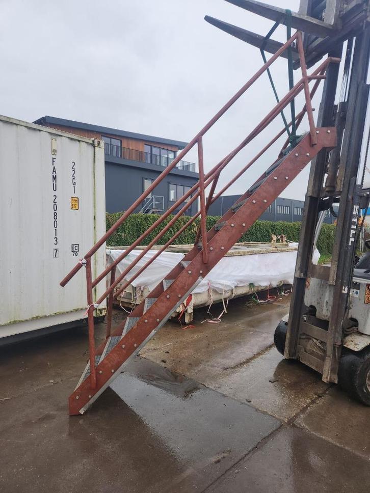 193 - Stalen trap, molenaarstrap, magazijntrap, Doe-het-zelf en Verbouw, Ladders en Trappen, Gebruikt, Trap, 2 tot 4 meter, Ophalen
