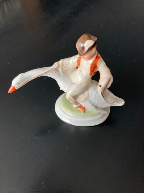 Herend 5415 Porselein Beeldje - Jongen op Gans, Antiek en Kunst, Antiek | Porselein, Ophalen