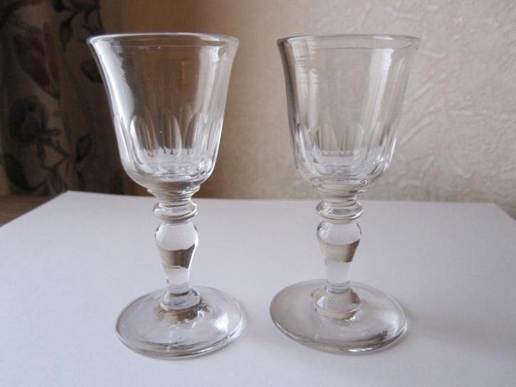Twee antieke Leerdam borrelglaasjes - getrokken kelk, Antiek en Kunst, Antiek | Glas en Kristal, Verzenden