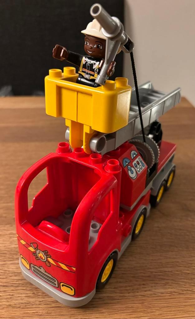 Duplo brandweerwagen met brandweerman, Kinderen en Baby's, Speelgoed | Duplo en Lego, Gebruikt, Duplo, Losse stenen, Ophalen of Verzenden