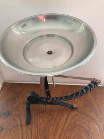 Vintage Keukenweegschaal beschikbaar voor biedingen