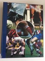 50 jaar betaald voetbal - Voetbal International, Verzamelen, Tijdschriften, Kranten en Knipsels, Ophalen of Verzenden, 1980 tot heden