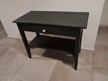Mooie grote sidetable gratis af te halen.  beschikbaar voor biedingen