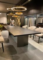 Minotti Morgan dining table 115x280cm oak mokka showmodel, Rond, Nieuw, Metaal, 50 tot 100 cm