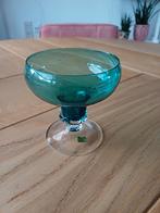 Turquoise glazen coupe op voet., Antiek en Kunst, Antiek | Glas en Kristal, Ophalen of Verzenden