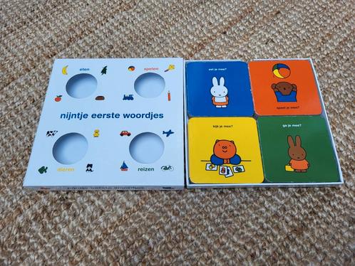 Nijntje eerste woordjes 
4 miniboekjes in luxe doos, Boeken, Kinderboeken | Baby's en Peuters, Gelezen, Ophalen of Verzenden