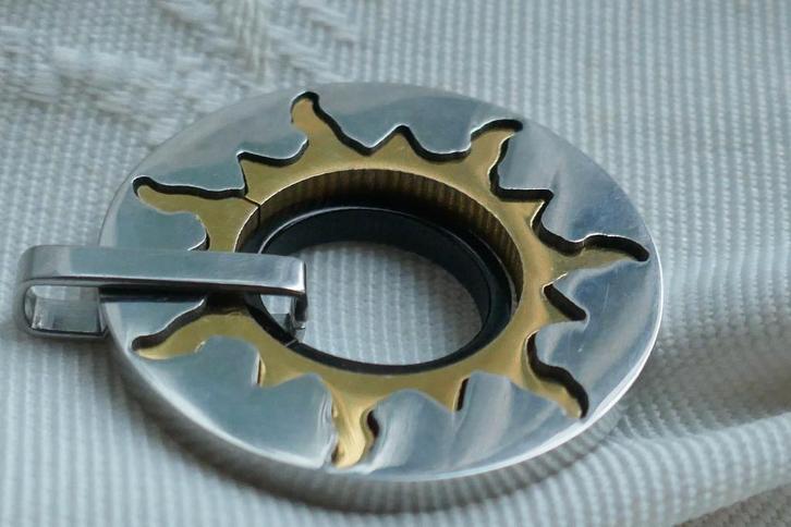 Zonne Hanger, Sieraden, Tassen en Uiterlijk, Kettinghangers, Zo goed als nieuw, Overige materialen, Zilver, Verzenden