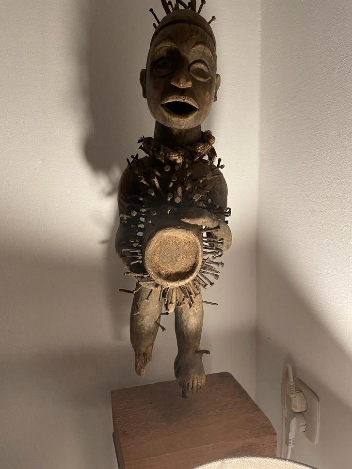 Museaal spijkerbeeld Kongo > 1860 - 1920), Antiek en Kunst, Kunst | Niet-Westerse kunst, Ophalen of Verzenden