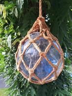 Vintage macrame glazen blauwe vaas met hanger, Gebruikt, Blauw, Ophalen of Verzenden, Glas