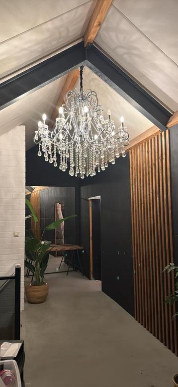 Hele mooie grote kroonluchter te koop beschikbaar voor biedingen