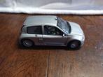 modelauto 1:18 Renault ClioV6, Universal Hobbies zonder doos, Ophalen of Verzenden, Zo goed als nieuw, Overige merken