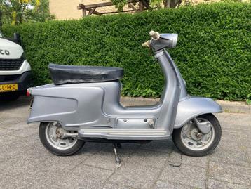 retro scooter beschikbaar voor biedingen