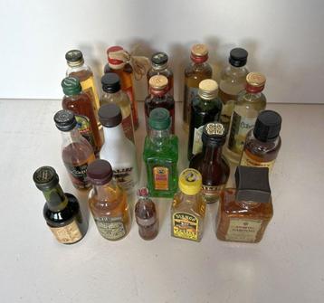 20 Miniatuur Whisky, Cola, calvados ... flesjes - vol beschikbaar voor biedingen
