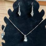 Sieradensetje, zilverkleur, strass,transparante steen. Nieuw, Nieuw, Ophalen of Verzenden, Zilver, Overige materialen