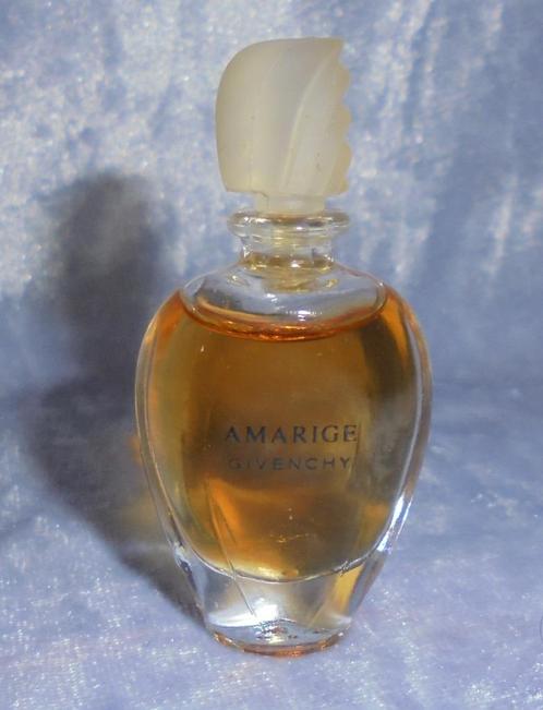 Volle parfum mini  Givenchy Amarige, Verzamelen, Parfumverzamelingen, Zo goed als nieuw, Miniatuur, Gevuld, Ophalen of Verzenden