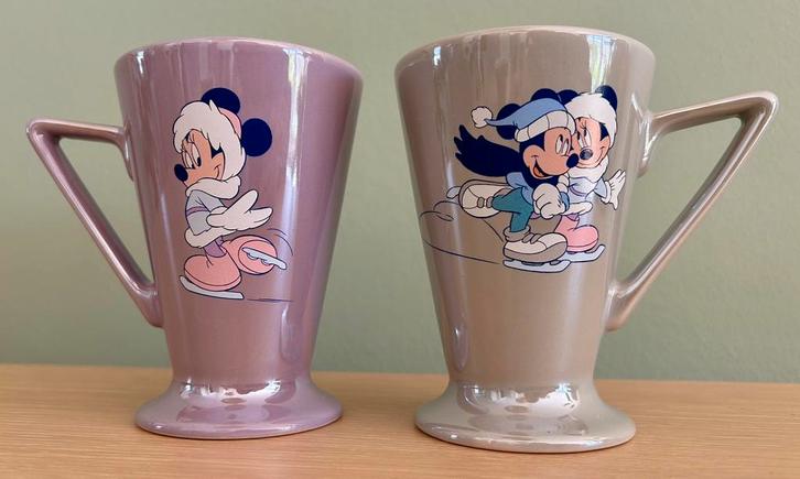 Twee originele Mickey en Minnie Mouse bekers wintercollectie, Huis en Inrichting, Keuken | Servies, Zo goed als nieuw, Overige stijlen