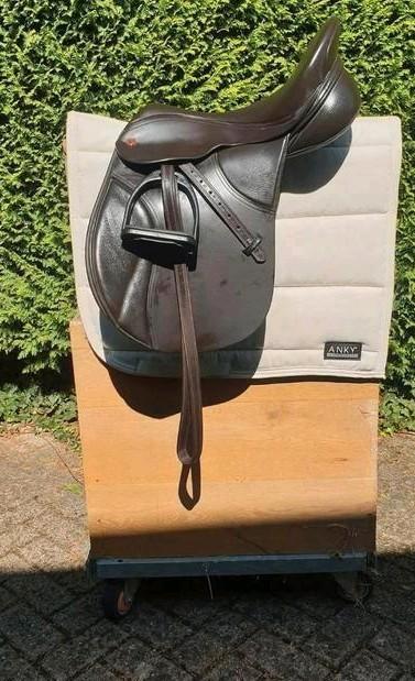 Mooi lichtgewicht Torowgood  veelzijdigheidszadel 17,5 inchl, Dieren en Toebehoren, Paarden en Pony's | Zadels, Zo goed als nieuw