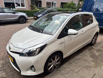 Toyota Yaris 1.5 Full Hybrid CVT 5DR 2014 Wit beschikbaar voor biedingen