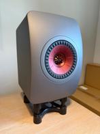 KEF LS50 Meta luidsprekers + stands, Zo goed als nieuw, 60 tot 120 watt, Front, Rear of Stereo speakers, Ophalen
