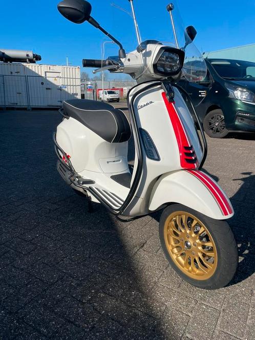 Vespa sprint 2021, Fietsen en Brommers, Scooters | Vespa, Zo goed als nieuw, Overige modellen, Benzine, Ophalen