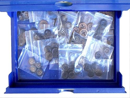 Knopen bruin 110 stuks P. st. € 0.10 Elk gewenst aantal t.k., Hobby en Vrije tijd, Naaien en Fournituren, Nieuw, Knoop of Knopen