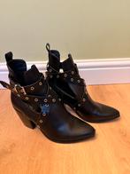 Nieuw zwarte laarzen studs maat 40 even&odd, Kleding | Dames, Schoenen, Ophalen of Verzenden, Zo goed als nieuw, Zwart