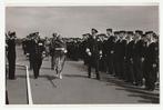 Persfoto Juliana op vliegdekschip de  Karel Doorman 1954, Nederland, Foto of Poster, Marine, Verzenden