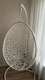 Mooie witte hangstoel, Huis en Inrichting, Stoelen, Kunststof, Wit, Ophalen of Verzenden, Zo goed als nieuw