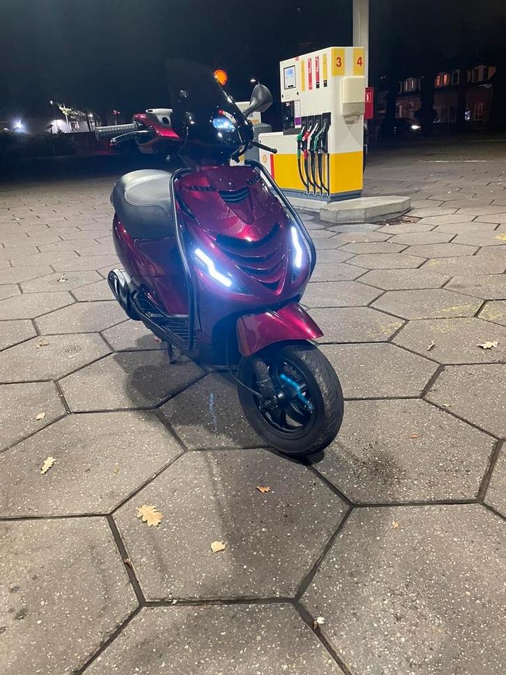 Zip 4t 50cc tekoop/teruil, Fietsen en Brommers, Scooters | Piaggio, Gebruikt, Zip, Benzine, Ophalen