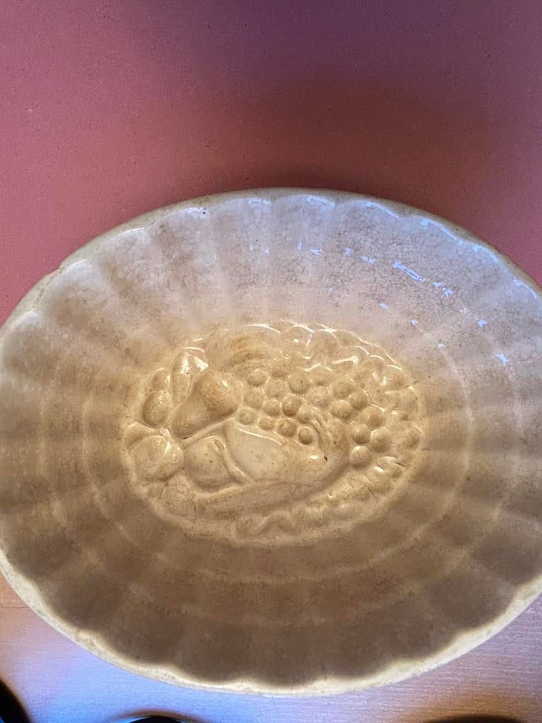 Antiek Petrus Regout puddingschaal met druivenmotief, Ophalen of Verzenden