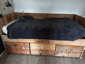 Complete houten kinder/tiener slaapkamer beschikbaar voor biedingen