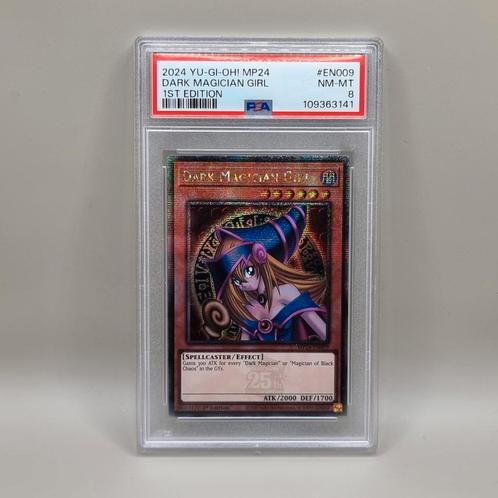 Yu-Gi-Oh! DMG MP24 PSA 8 - 1st Edition, Hobby en Vrije tijd, Verzamelkaartspellen | Yu-gi-Oh!, Nieuw, Losse kaart, Foil, Ophalen of Verzenden