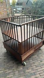 Box met verstelbare bodem en 2 rieten manden, Kinderen en Baby's, Boxen, Ophalen of Verzenden, Gebruikt