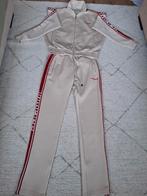 Beige Lumière Trainingspak met Rode Strepen – Heren XS, Ophalen of Verzenden, Zo goed als nieuw, Maat 34 (XS) of kleiner, Beige