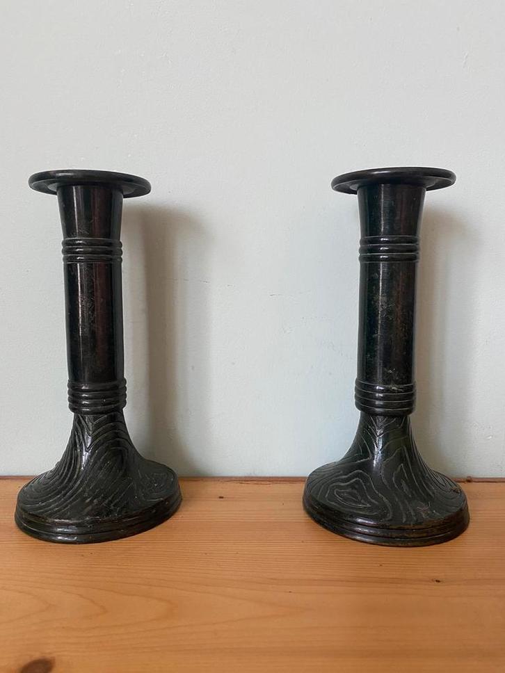 2 oude metalen kandelaars., Antiek en Kunst, Antiek | Kandelaars, Overige materialen, Ophalen of Verzenden