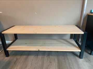 Salontafel grenen met zwart beschikbaar voor biedingen