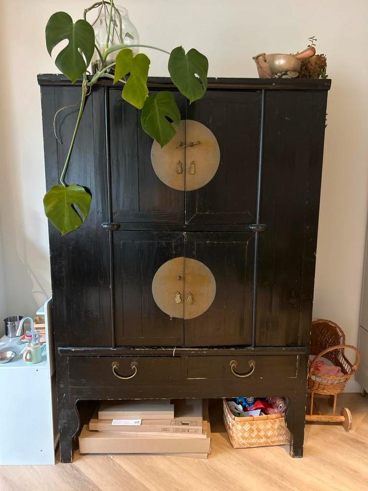 Zwarte Chinese bruidskast - Authentieke uitstraling, Huis en Inrichting, Kasten | Buffetkasten, Gebruikt, 150 tot 200 cm, 100 tot 150 cm