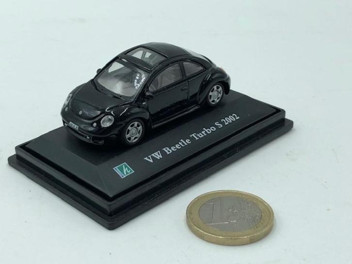 Volkswagen Beetle Turbo S 2002 Zwart, Hongwell, Hobby en Vrije tijd, Modelauto's | Overige schalen, Zo goed als nieuw, Auto, Ophalen of Verzenden